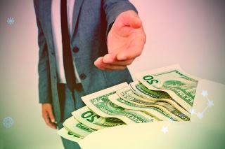 有时我不得不靠开私家车载客赚钱这就是当时的情况